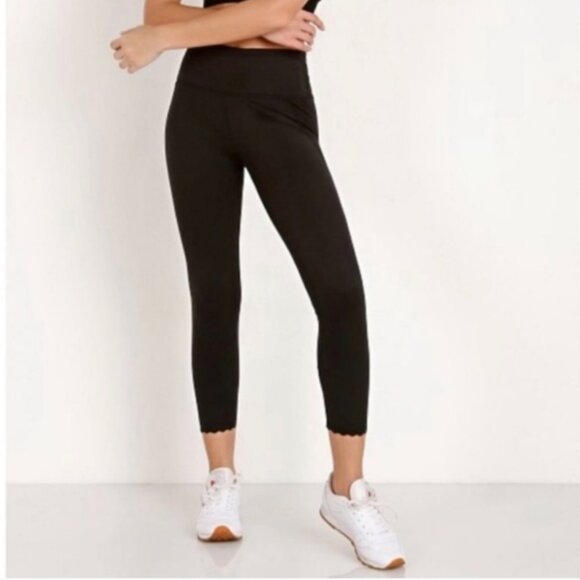 Varley Size Small Emory 7/8 Legging Scallop Hem High Rise Mesh Panel Black - Picture 6 of 8